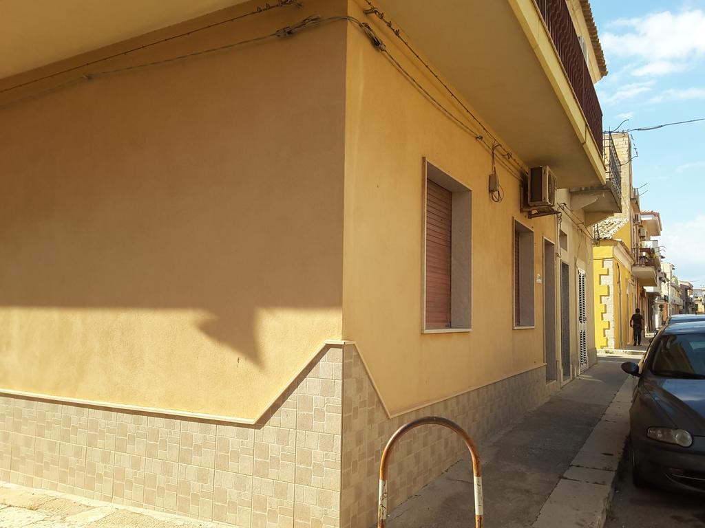 Апартаменти La Casa Di Salvi Санта-Кроче-Камерина Екстер'єр фото